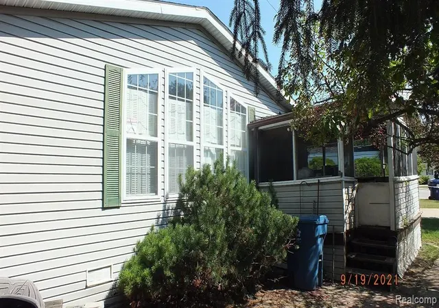 3rd image of 54 Riverview Dr, Erie, MI 48133 | MLS# 61008620