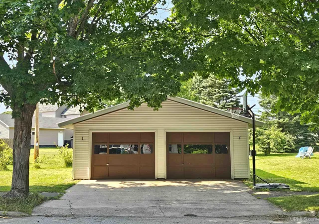 Photo 3 of Single family home for sale at 529 Pewabic St, Laurium, MI 49913 | MLS# 50218530 | Listing updated on 2026-10-06