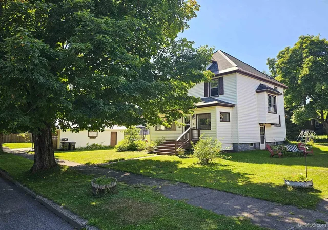Photo 3 of Single family home for sale at 529 Pewabic St, Laurium, MI 49913 | MLS# 50218530 | Listing updated on 2026-10-06