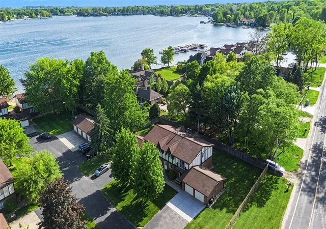 Homes for sale in Coloma, MI | 5410 Country Aire Dr #14, Coloma, MI 49038 | MLS# 70533997