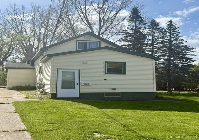 Homes for sale in Iron Mountain, MI | 410 Quinnesec St, Iron Mountain, MI 49801 | MLS# 50208063
