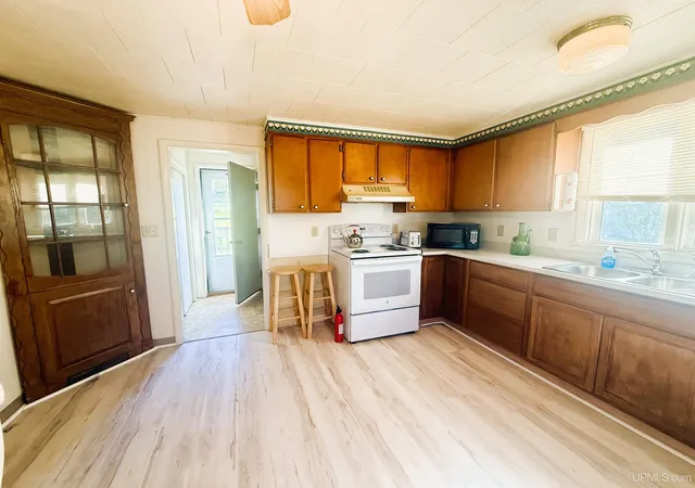 Homes for sale in Iron Mountain, MI | 410 Quinnesec St, Iron Mountain, MI 49801 | MLS# 50208063