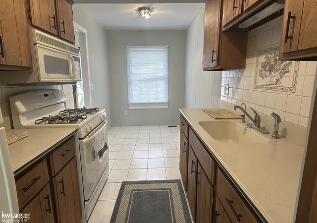 Homes for sale in Clinton Township, MI | 20016 N Great Oaks Circle St, Clinton Township, MI 48038 | MLS# 50207901
