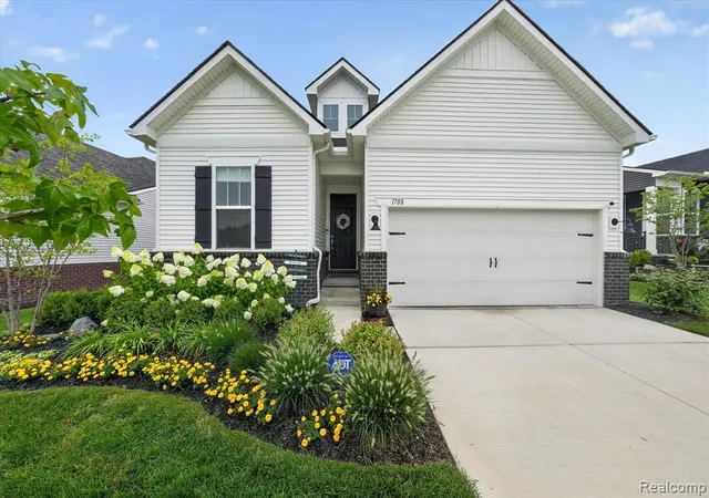 2nd image of 1708 Sunflower Ln, Milford, MI 48381 | MLS# 61019011