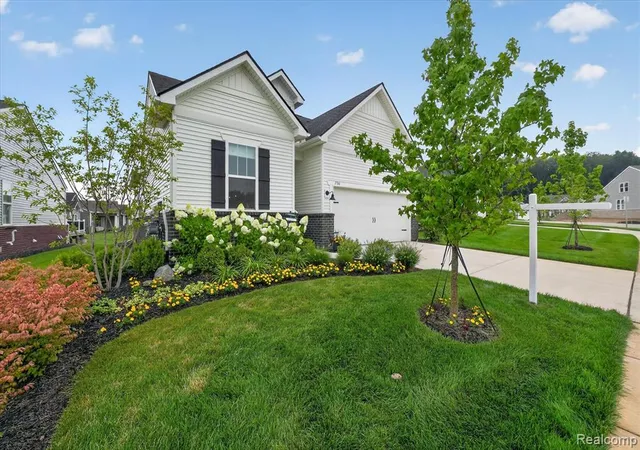 3rd image of 1708 Sunflower Ln, Milford, MI 48381 | MLS# 61019011