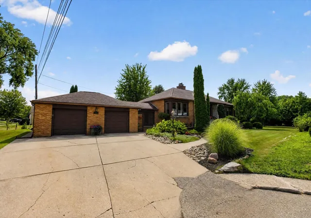 Photo 3 of Sale Pending at 5596 Gaertner Ct, Bay City, MI 48706 | MLS# 50219237 | Listing updated on 2026-08-27
