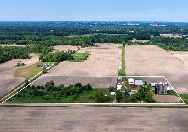 1st image of 402 W Chapman Rd, Mount Pleasant, MI 48858 | MLS# 80069894