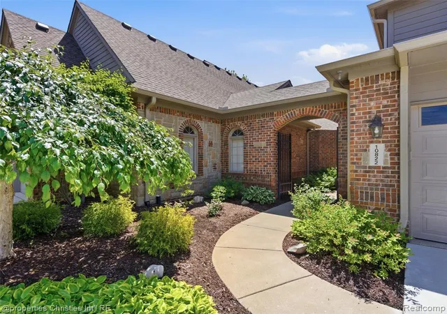 2nd image of 10822 Sparkling Waters Ct, South Lyon, MI 48178 9494 | MLS# 60999657