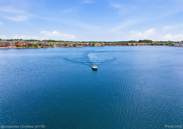4th image of 10822 Sparkling Waters Ct, South Lyon, MI 48178 9494 | MLS# 60999657