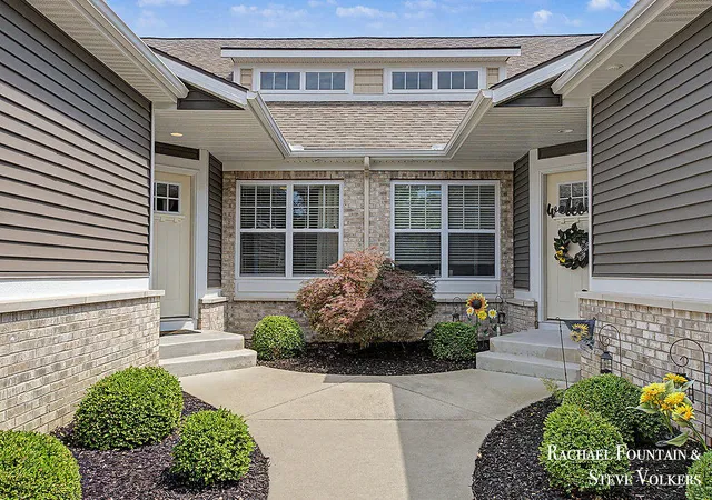 Listing Photo 1 - Condo for sale in building located at 10048 S Xrds Cir, Caledonia, MI 49316 - Unit #