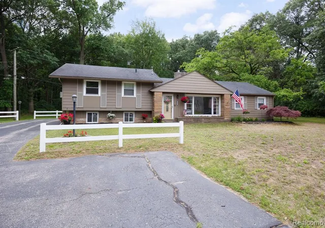 Homes for sale in Romulus, MI | 24193 Kraft Pl, Romulus, MI 48174 | MLS# 61004551
