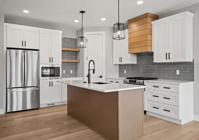 2nd image of 5811 Heights Dr #Unit 4 / Building 2, Sterling Heights, MI 48314 | MLS# 50187902