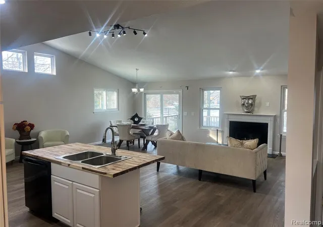 2nd image of 37378 Amhurst Dr, Westland, MI 48185 | MLS# 60980440