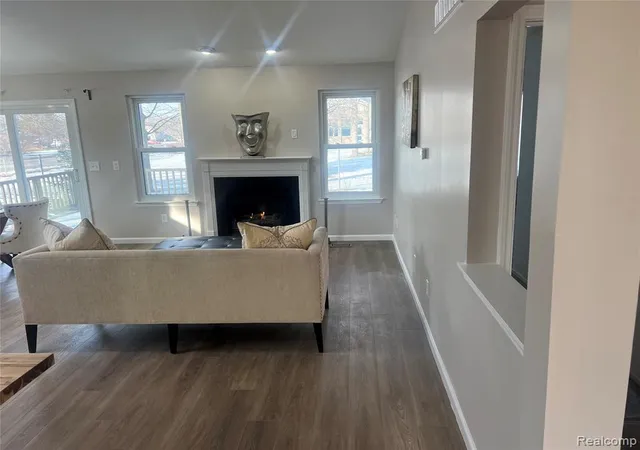Listing Photo 4 - Condo for sale in building located at 37378 Amhurst Dr, Westland, MI 48185