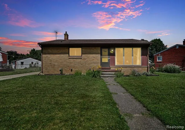 Photo 1 of Single family home for sale at 615 Lincoln St, Lapeer, MI 48446 | MLS# 61009649 | Listing updated on 2026-08-19