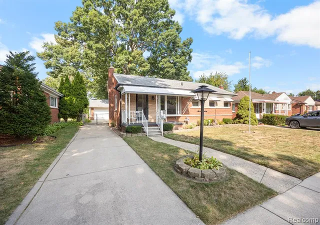 Photo 2 of Sale Pending at 9137 Columbia, Redford, MI 48239 1913 | MLS# 61024518 | Listing updated on 2026-09-01