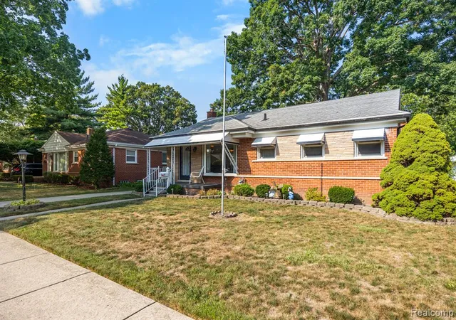 Photo 3 of Sale Pending at 9137 Columbia, Redford, MI 48239 1913 | MLS# 61024518 | Listing updated on 2026-09-01