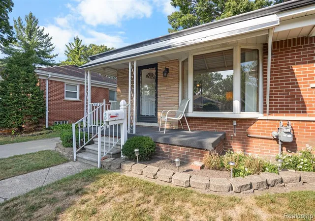 Photo 3 of Sale Pending at 9137 Columbia, Redford, MI 48239 1913 | MLS# 61024518 | Listing updated on 2026-09-01