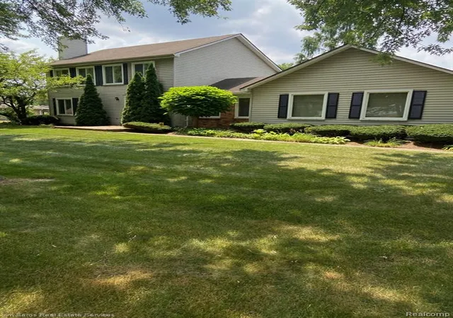 Photo 2 of Single family home for sale at 36715 Paddock Dr, Clinton Township, MI 48035 | MLS# 61016613 | Listing updated on 2026-08-08