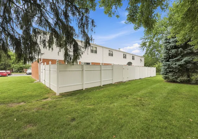 Homes for sale in Utica, MI | 45197 Kensington St, Utica, MI 48317 | MLS# 70545209
