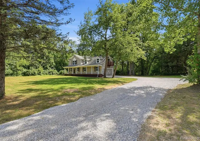 3rd image of 25980 Lyman Ln, New Hudson, MI 48165 | MLS# 61016237