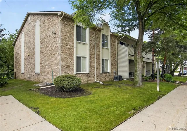Homes for sale in Canton, MI | 2037 E Franklin Dr, Canton, MI 48187 | MLS# 61002099