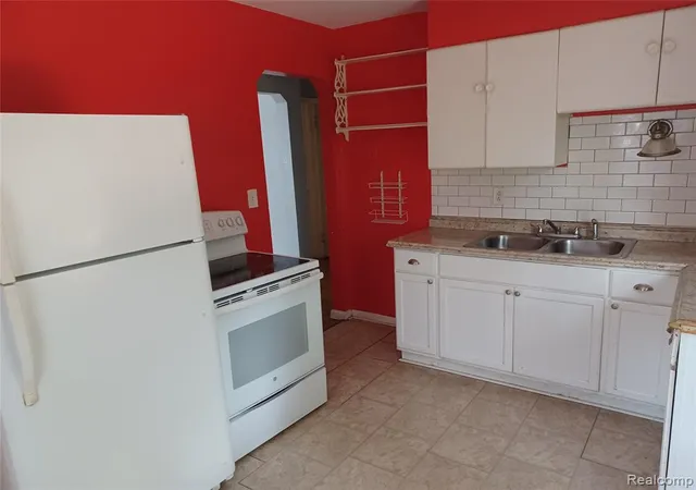 Photo 5 of Single family home for sale at 94 E Mapledale Ave, Hazel Park, MI 48030 1130 | MLS# 61012655 | Listing updated on 2026-09-04