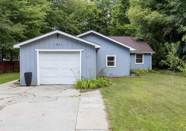 Photo 3 of Single family home for sale at 1951 N Hope Rd, Midland, MI 48642 | MLS# 50218987 | Listing updated on 2026-08-31