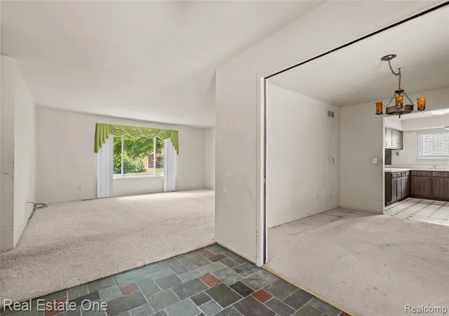 3rd image of 1949 Pelican Ct, Troy, MI 48084 1434 | MLS# 61005297