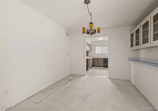 5th image of 1949 Pelican Ct, Troy, MI 48084 1434 | MLS# 61005297