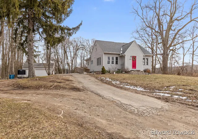 Photo 3 of Sale Pending at 6914 Young Ave, Rockford, MI 49341 | MLS# 70517641 | Listing updated on 2026-03-17