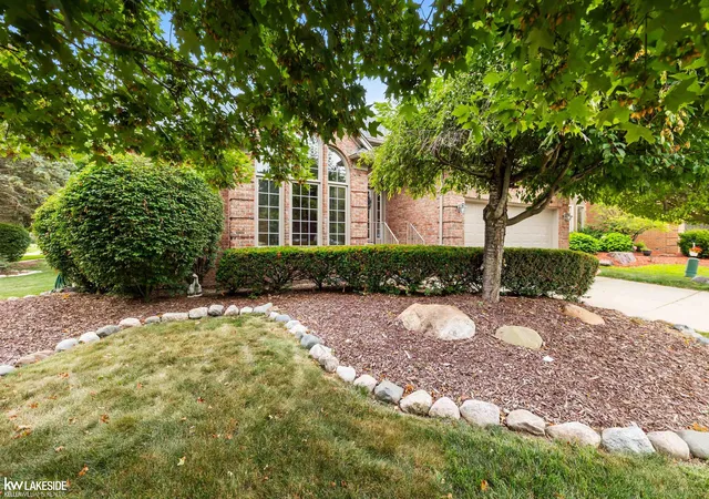 Photo 2 of Sale Pending at 6602 Berkshire Dr, Washington, MI 48094 | MLS# 50217599 | Listing updated on 2026-08-14
