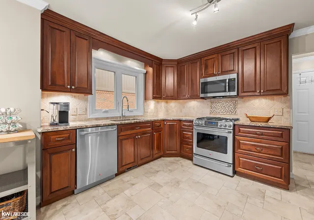 Photo 4 of Sale Pending at 6602 Berkshire Dr, Washington, MI 48094 | MLS# 50217599 | Listing updated on 2026-08-14