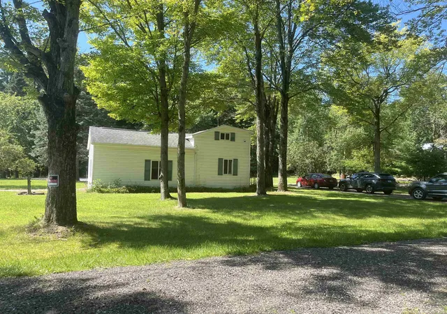 Photo 2 of Single family home for sale at 5200 S Huron, Standish, MI 48658 | MLS# 80072067 | Listing updated on 2026-08-13