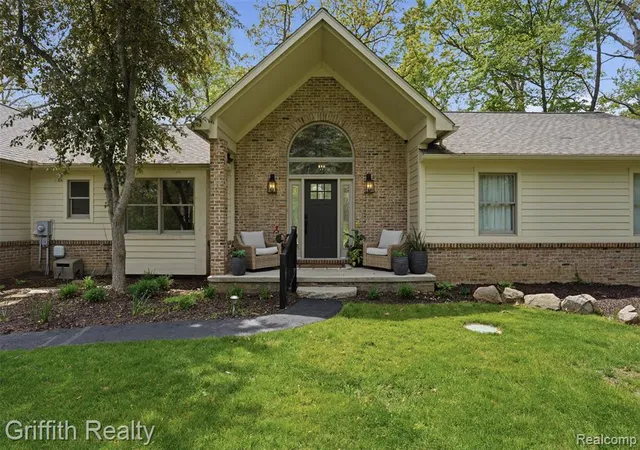 3rd image of 10232 Spencer Rd, Brighton, MI 48114 | MLS# 60995001