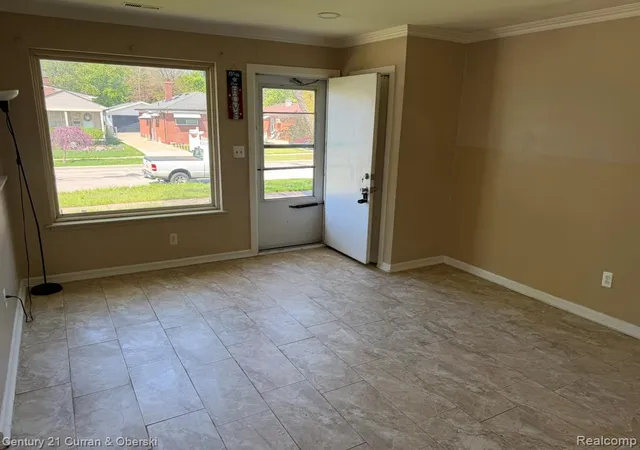 2nd image of 6198 Mayburn St, Dearborn Heights, MI 48127 | MLS# 60989891