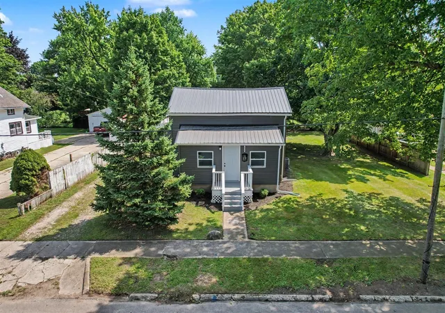 Photo 3 of Single family home for sale at 224 Washington St, Bronson, MI 49028 | MLS# 70554088 | Listing updated on 2026-09-10