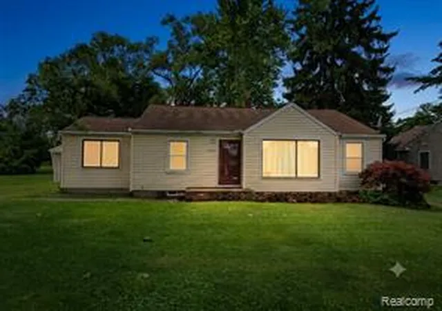 Homes for sale in Farmington, MI | 21827 Power Rd, Farmington, MI 48336 | MLS# 61008438