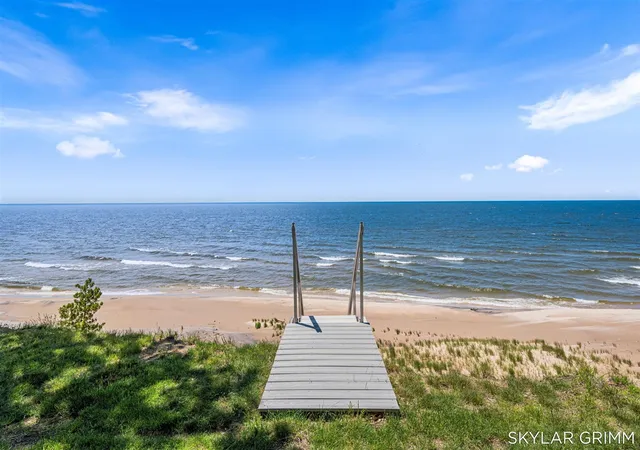 Photo 3 of Single family home for sale at 2121 N Scenic Dr, Muskegon, MI 49445 | MLS# 70540738 | Listing updated on 2026-07-06