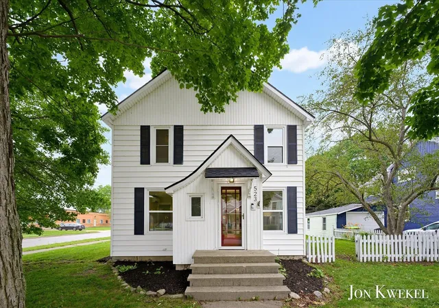 Homes for sale in Lowell, MI | 523 Elm St, Lowell, MI 49331 | MLS# 70541351