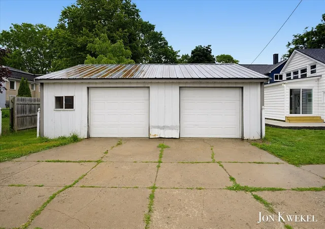 Homes for sale in Lowell, MI | 523 Elm St, Lowell, MI 49331 | MLS# 70541351
