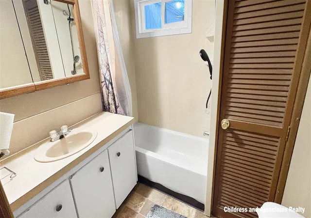 Photo 4 of Sale Pending at 360 N Sword St, Grand Rapids, MI 49548 | MLS# 70537584 | Listing updated on 2026-06-21
