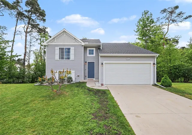 2nd image of 5904 Lucas Ln, Muskegon, MI 49444 | MLS# 70530555