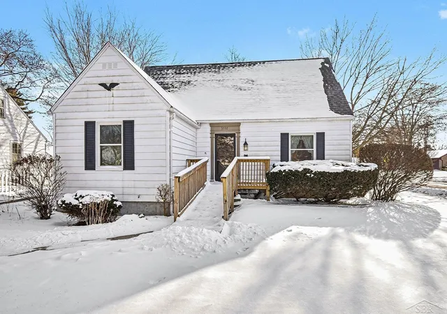 Photo 2 of Sale Pending at 3537 Adams Ave, Saginaw, MI 48602 | MLS# 50198683 | Listing updated on 2026-04-29