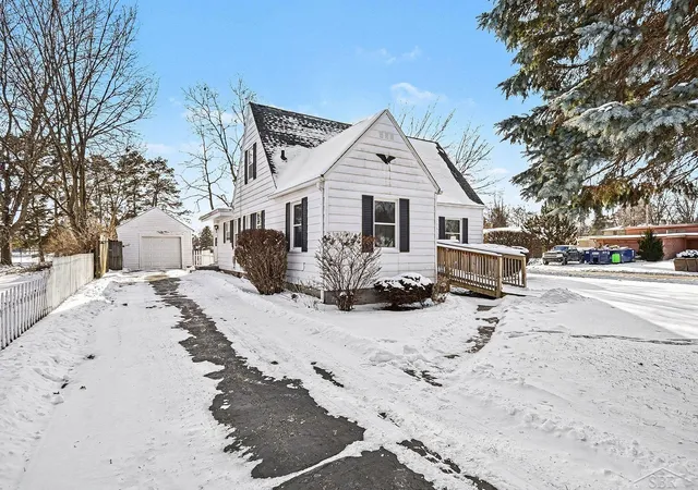 Photo 3 of Sale Pending at 3537 Adams Ave, Saginaw, MI 48602 | MLS# 50198683 | Listing updated on 2026-04-29