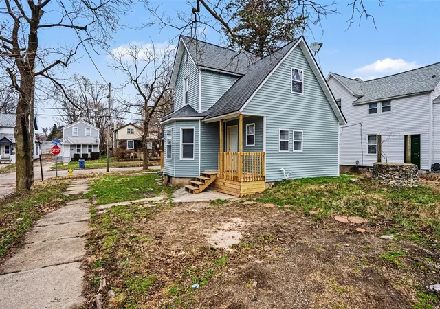 Photo 3 of Sale Pending at 128 Reed St, Kalamazoo, MI 49001 | MLS# 70518893 | Listing updated on 2026-04-07