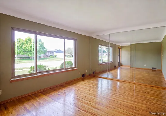 Photo 2 of Sale Pending at 28200 Newland Dr, Warren, MI 48093 | MLS# 61024409 | Listing updated on 2026-09-03