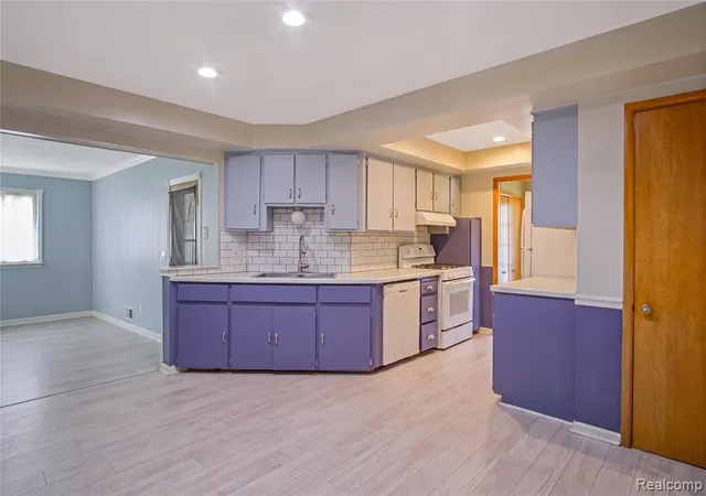 Photo 3 of Sale Pending at 28200 Newland Dr, Warren, MI 48093 | MLS# 61024409 | Listing updated on 2026-09-03