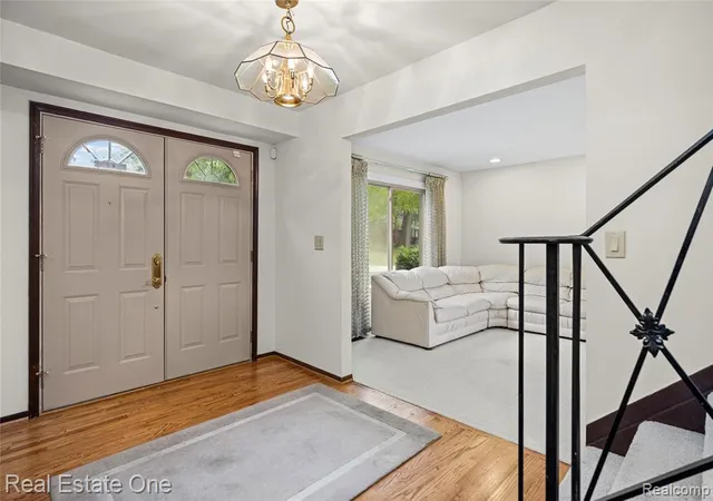 Photo 5 of Single family home for sale at 33615 Heritage Hills Dr, Farmington Hills, MI 48331 | MLS# 61014894 | Listing updated on 2026-08-04