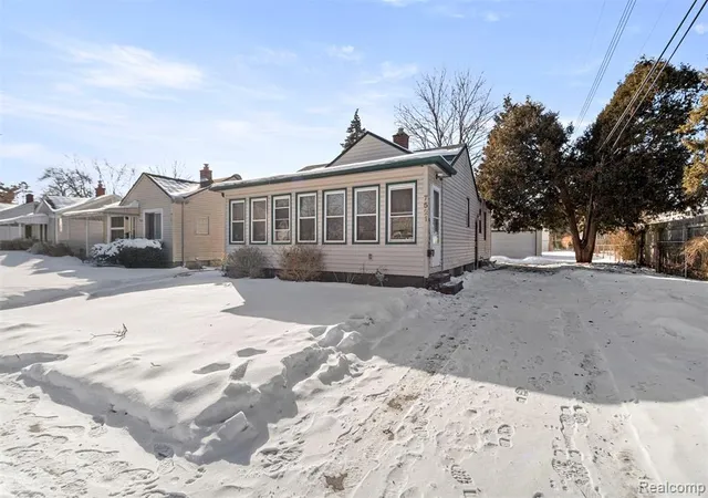 Photo 1 of Single family home for sale at 7521 N Silvery Ln, Dearborn Heights, MI 48127 | MLS# 60970755 | Listing updated on 2026-07-07